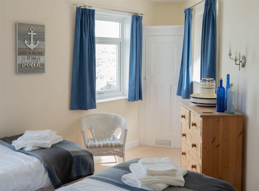Light and airy twin bedroom at Cliff Cottage in Brixham, Devon