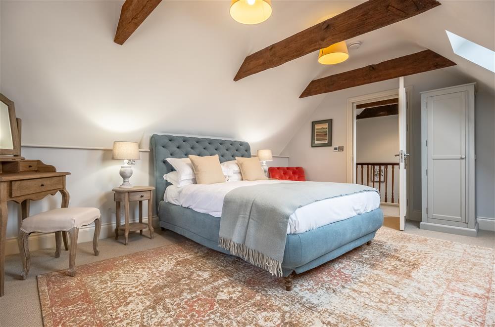 Bedroom six on the second floor with a 5’ king-size bed at Cliff Farmhouse, Lincoln