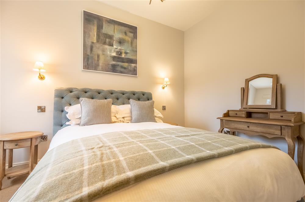 Stylish furnishings in bedroom seven at Cliff Farmhouse, Lincoln
