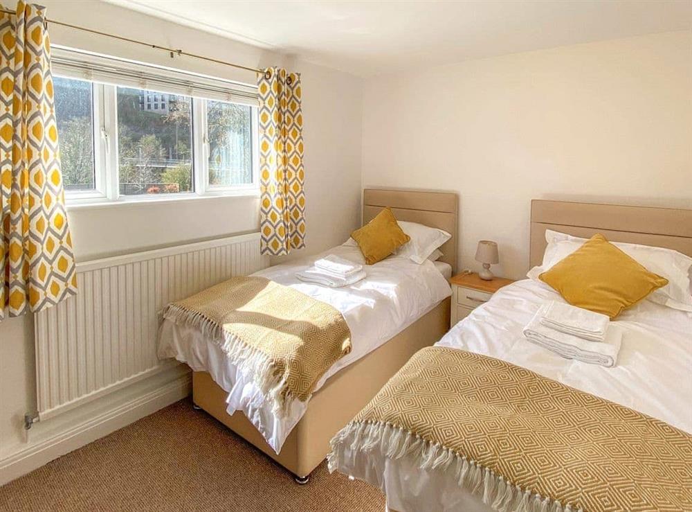 Twin bedroom at Cliffside House in Matlock, Derbyshire