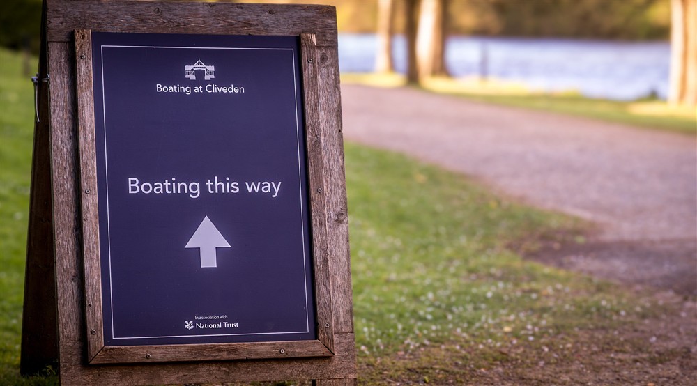 Boating sign near Cliveden Ferry Cottage and Cliveden New Cottage, Berkshire at Cliveden Ferry Cottage in Nr Maidenhead, Berkshire