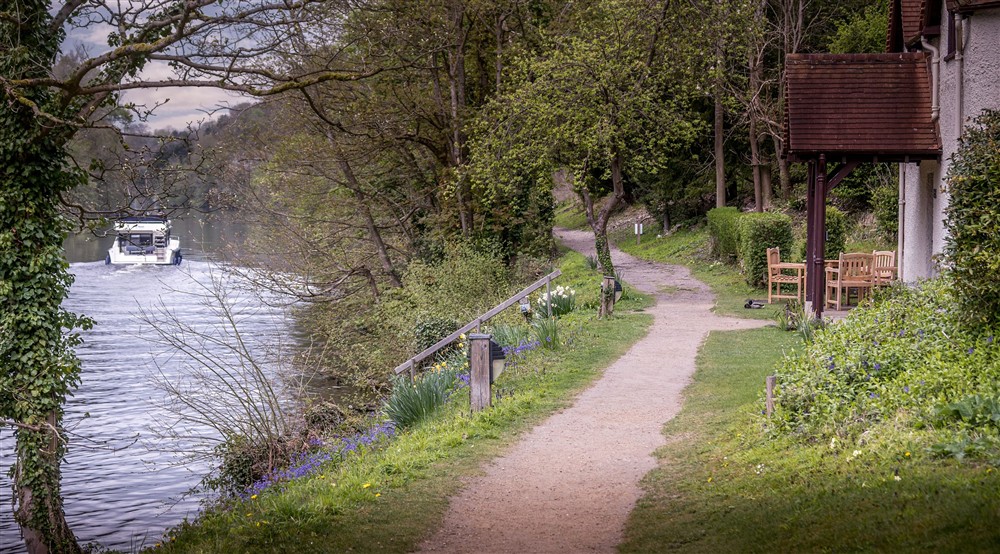 Cliveden New Cottage on the riverside path, Berkshire at Cliveden New Cottage in Nr Maidenhead, Berkshire