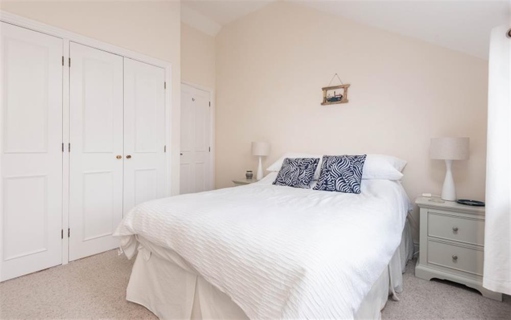Ground floor bedroom with built-in wardrobe at Clock Cottage in Dittisham
