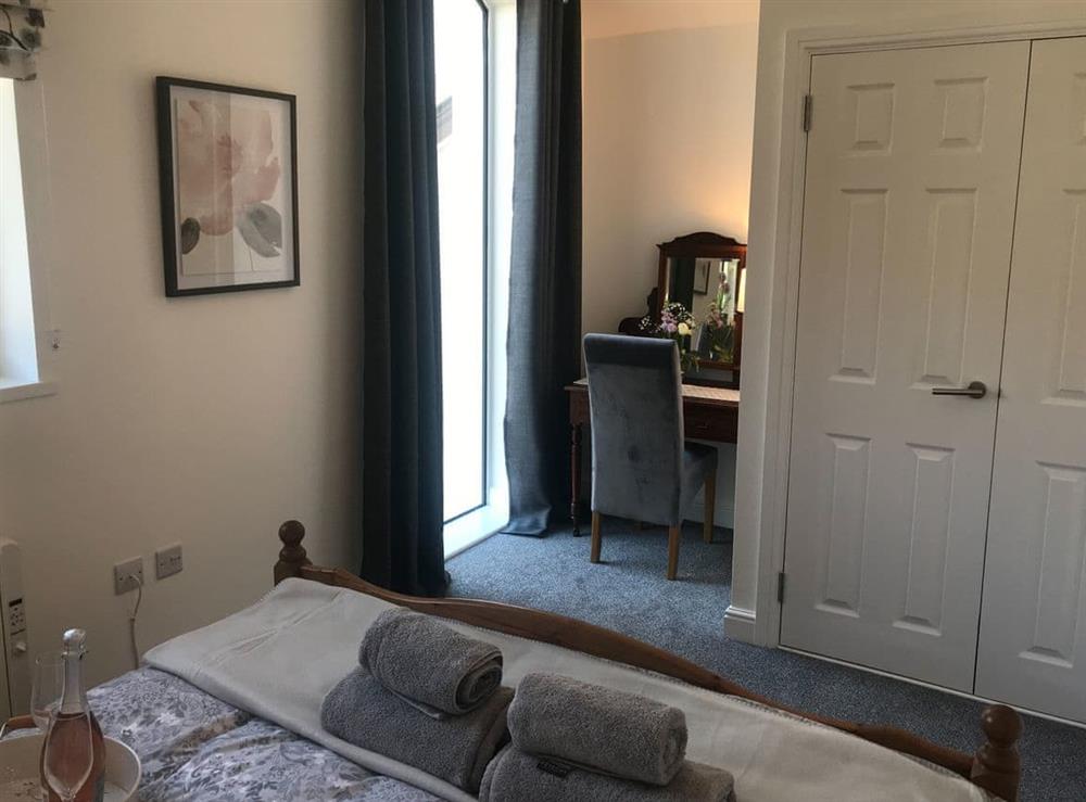 Double bedroom 2 with dressing table at Clock Tower Cottage in Whitchurch, Herefordshire