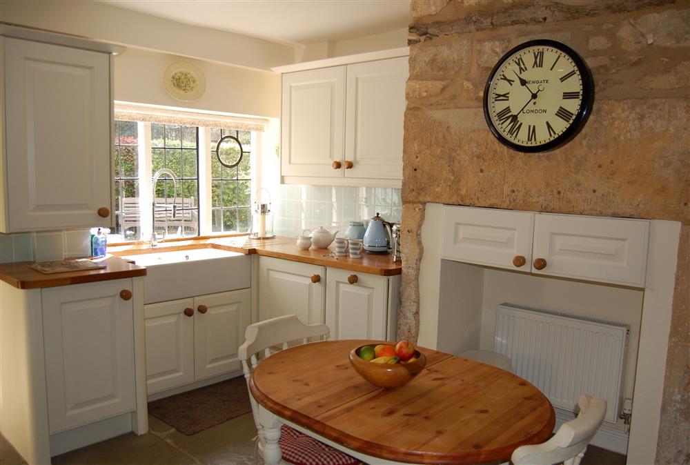 Breakfast kitchen with feature stonework at Closes Farm Cottage, Broadway