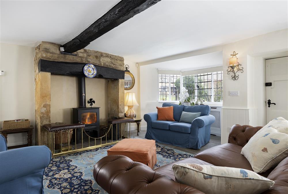 Open-plan sitting/dining area with cosy wood burning stove at Closes Farm Cottage, Broadway