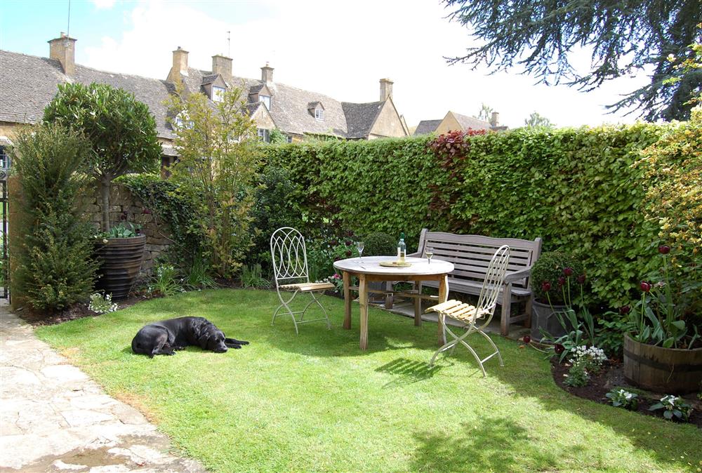 The garden is safely walled and gated, so you can relax at Closes Farm Cottage, Broadway