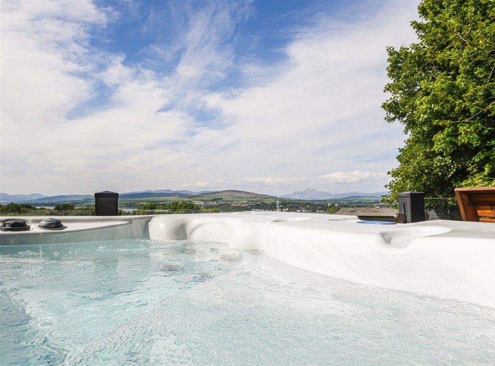 Hot tub at Clyde View in Langbank, Renfrewshire