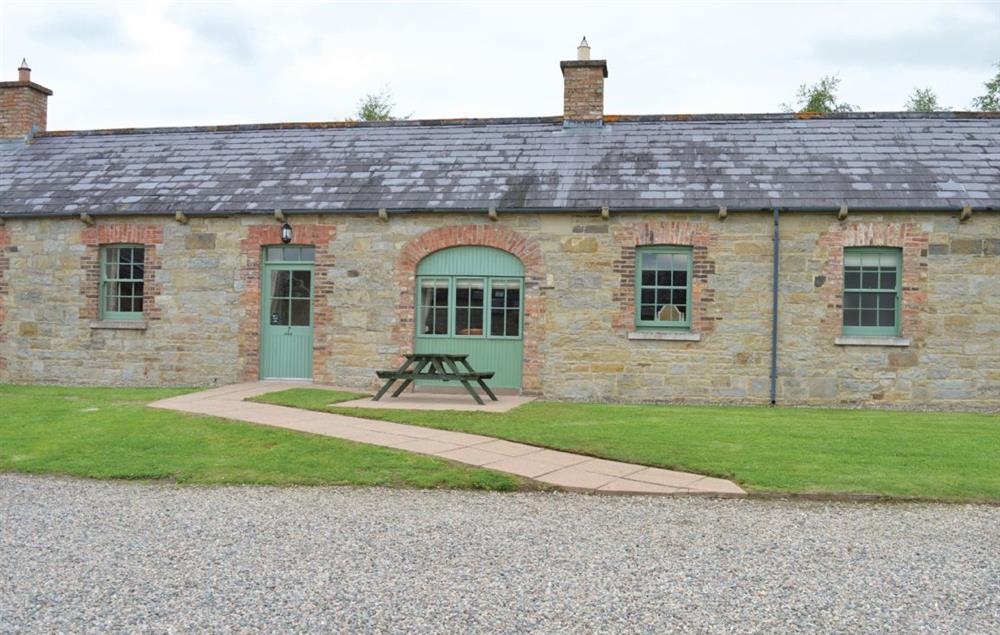 Patio and picnic table at Coach House 2 (County Fermanagh), Lisbellaw