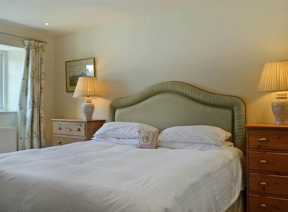 Charming en-suite double bedroom at Coach House in Chulmleigh, near South Molton, Devon
