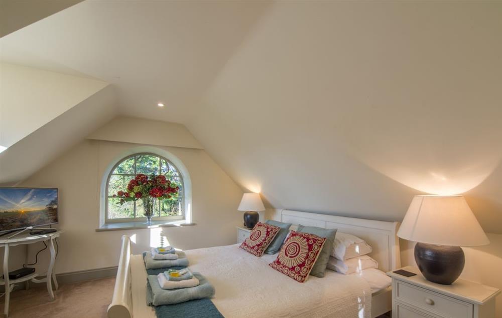 Master bedroom with queen size bed at Coach House (Kent), Nr Sevenoaks