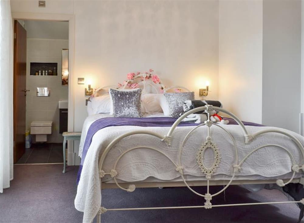 Light and airy first floor en-suite double bedroom at Coach House in Lytham St Annes, Lancashire