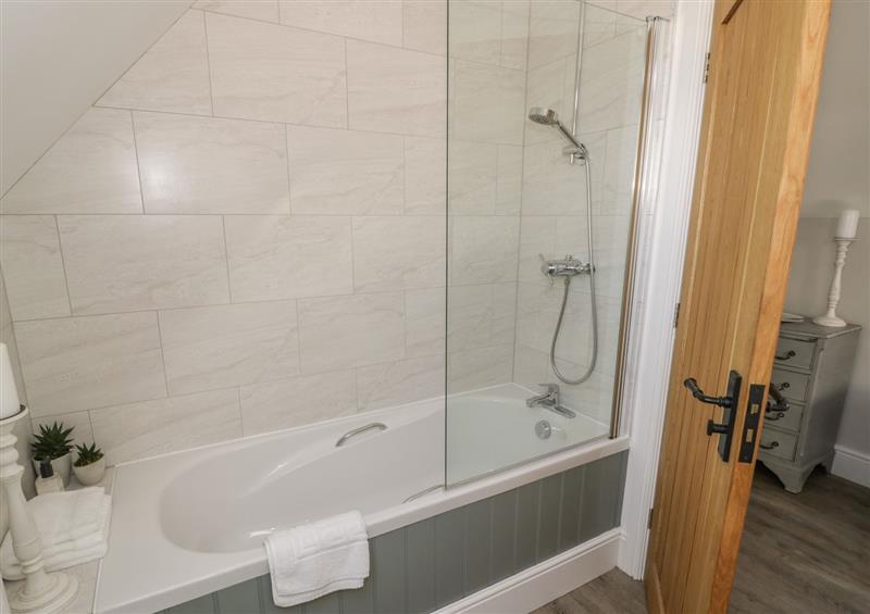 This is the bathroom at Coach House Mews, Alderminster
