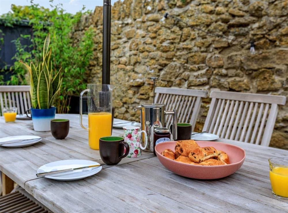 Outdoor eating area (photo 2) at Coach House Retreat in Burton Bradstock, near Bridport, Dorset