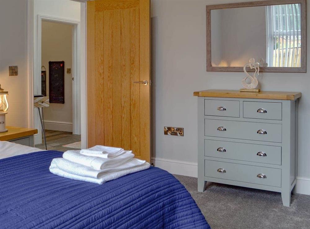 Coal House in Ammanford, Dyfed sleeps 6