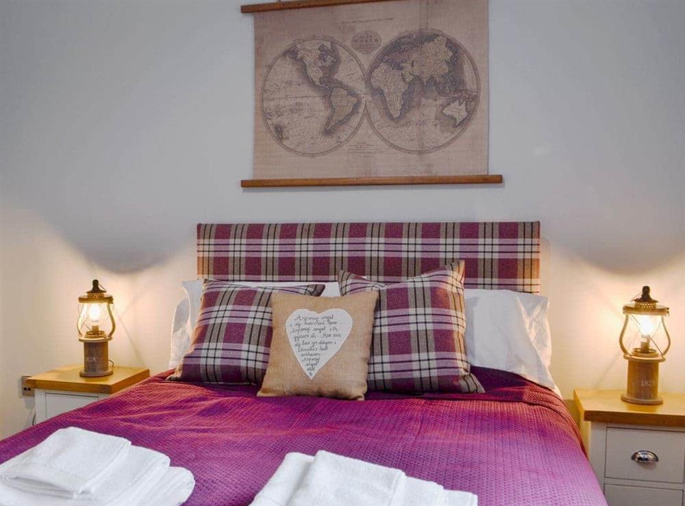 Coal House in Ammanford, Dyfed sleeps 6