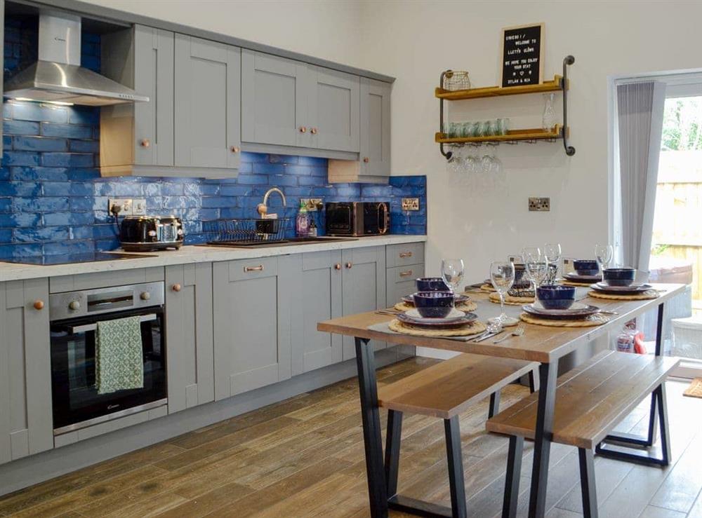 Coal House in Ammanford, Dyfed sleeps 6