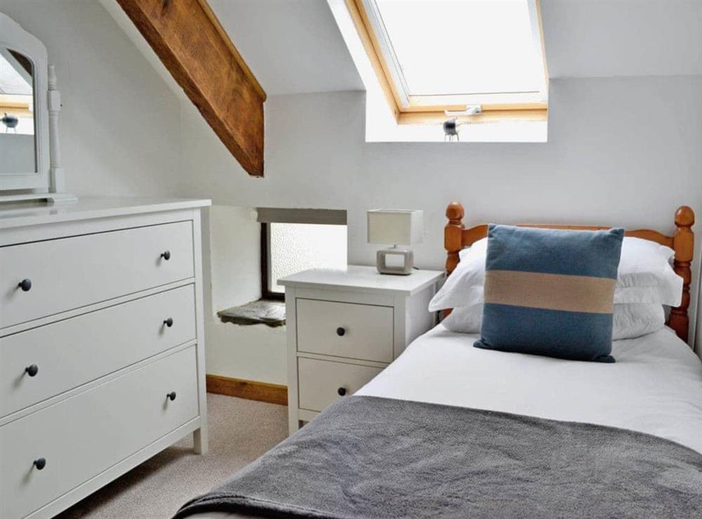 Twin bedroom (photo 2) at Granary Barn, 