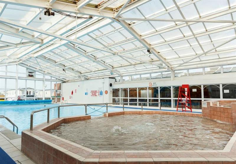 Pool and hot tub at Coastfields Holiday Village in Ingoldmells, Skegness