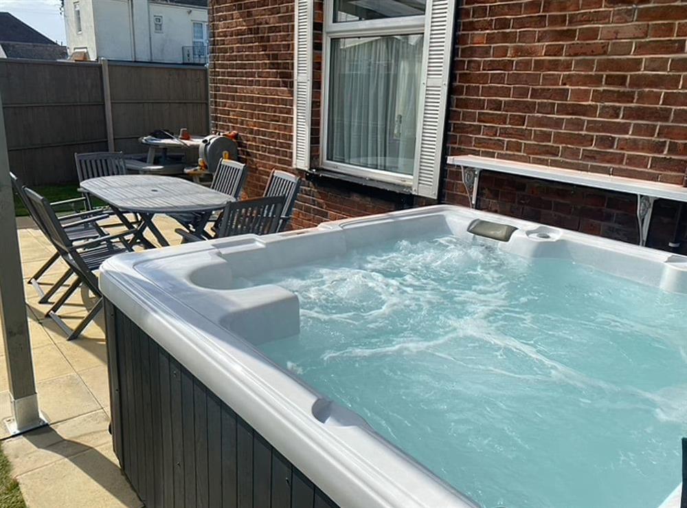 Hot tub at Coastguard Cottage in Caister-on-Sea, near Great Yarmouth, Norfolk