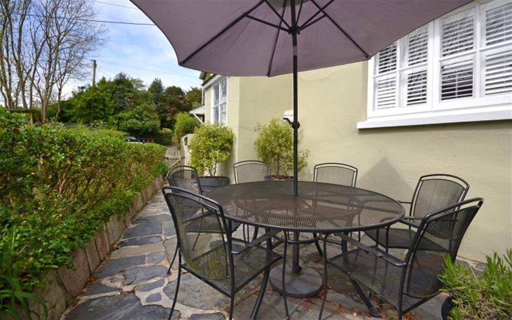 The lovely patio to the front of the cottage. at Cob Cottage in Kingsbridge