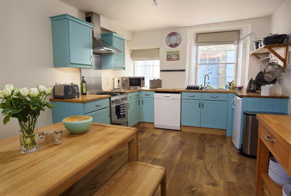 Well equipped Kitchen diner at Cob Cottage in , Salcombe