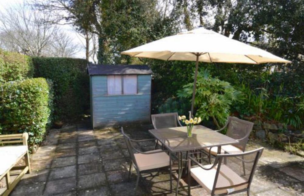 Enjoy alfresco dining in the garden at Cob Cottage, St Agnes