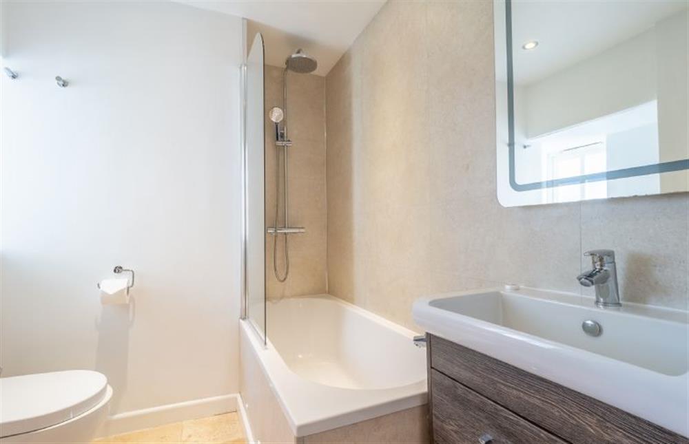 Family bathroom with a bath and underfloor heating at Cob Cottage, St Agnes