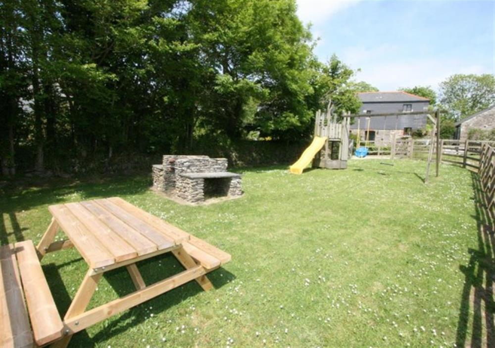 Play and picnic area at Cob Loaf Cottage in Fowey