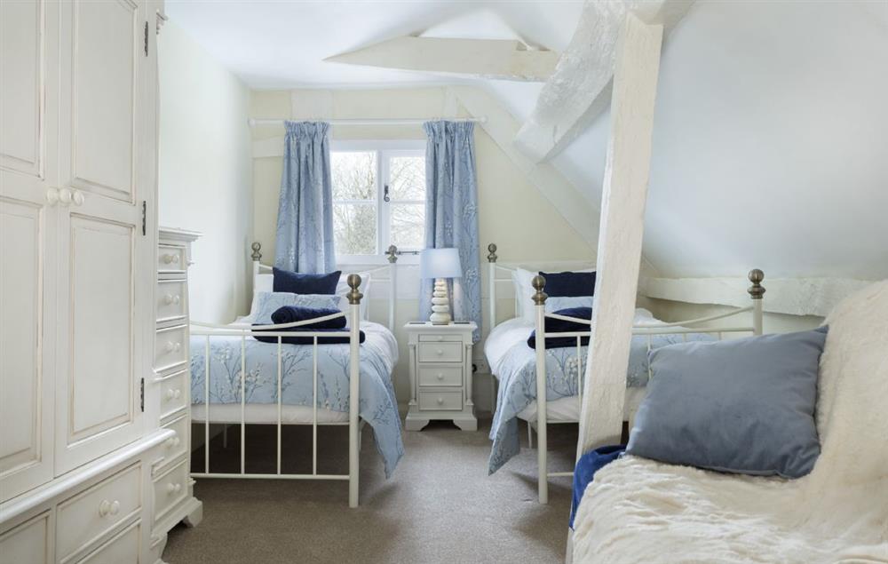 Twin bedroom with two 3’ single beds at Cobblers Cottage, Pembridge