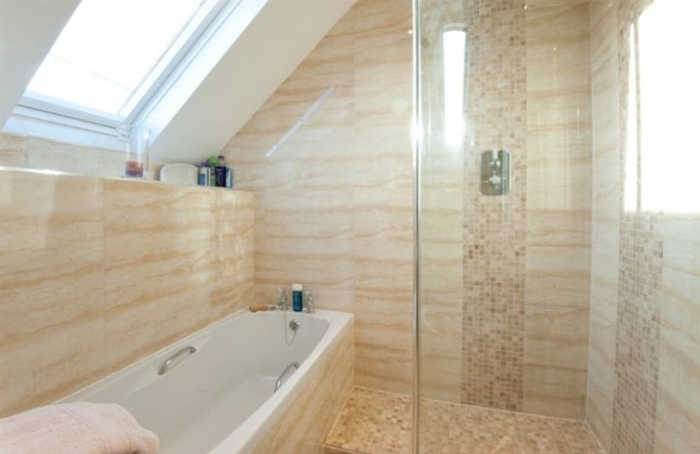 Bathroom at Cobblestones in St Mawes, Cornwall