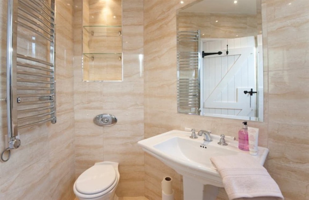 Shower room at Cobblestones in St Mawes, Cornwall