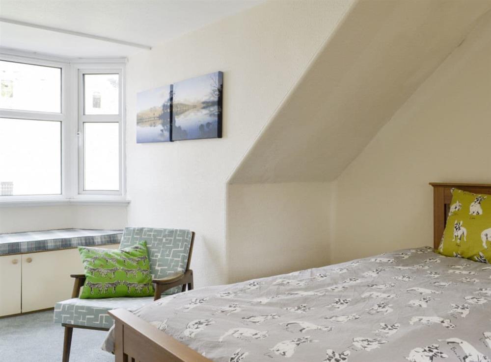 Good-sized twin bedroom at Cochrane House in Kirkcudbright, Dumfries and Galloway, Kirkcudbrightshire