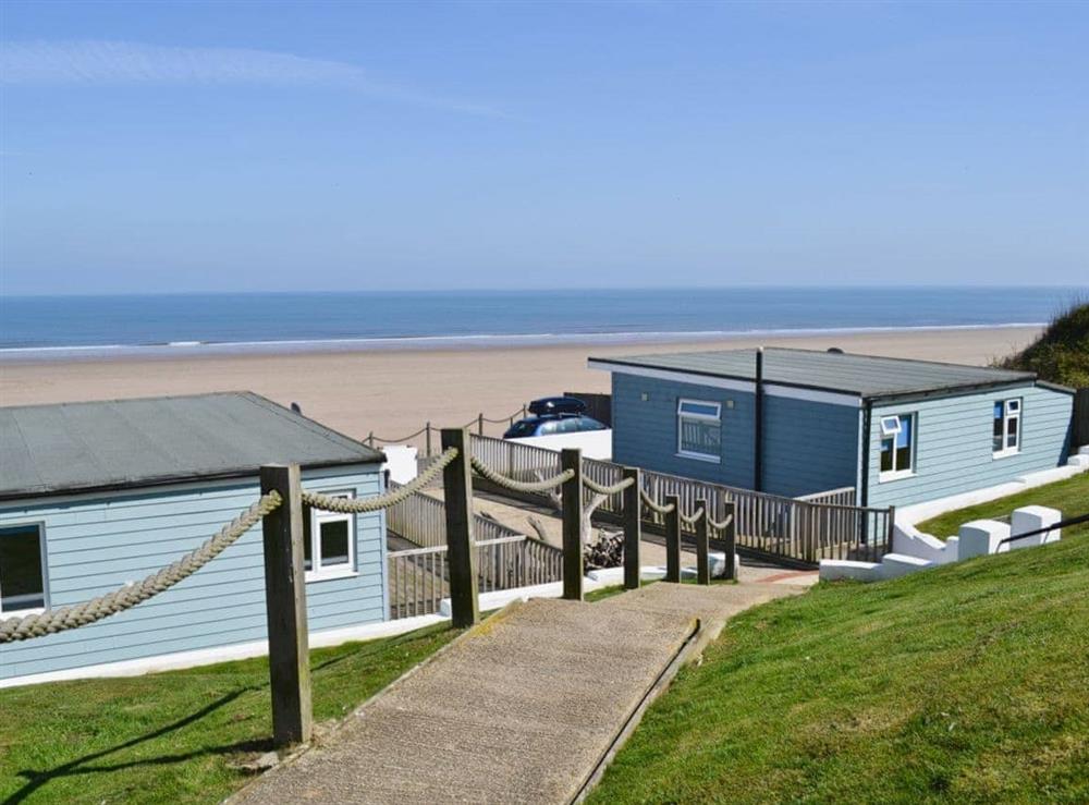 Cockle Cabin in Flat Cliffs, near Primrose Valley, North Yorkshire sleeps 4