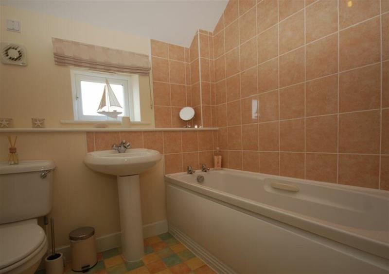 Bathroom at Cockle Cottage, Seahouses