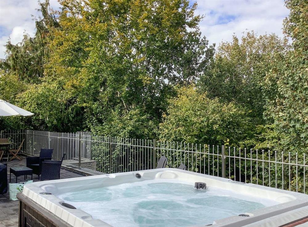 Hot tub at Cofastre in Pilton, Somerset