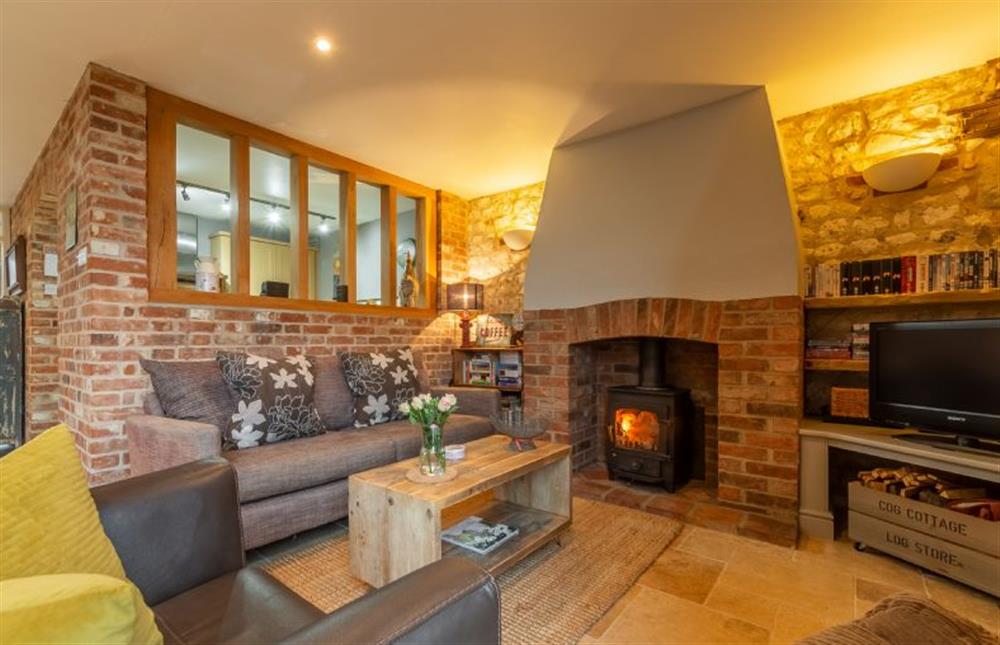 Cog Cottage: Spacious and bright sitting room