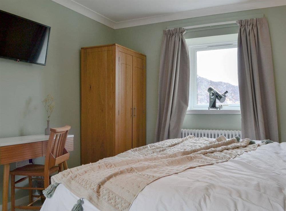 Double bedroom (photo 2) at Coinean Cottage in Loch Ruthven, Inverness-Shire