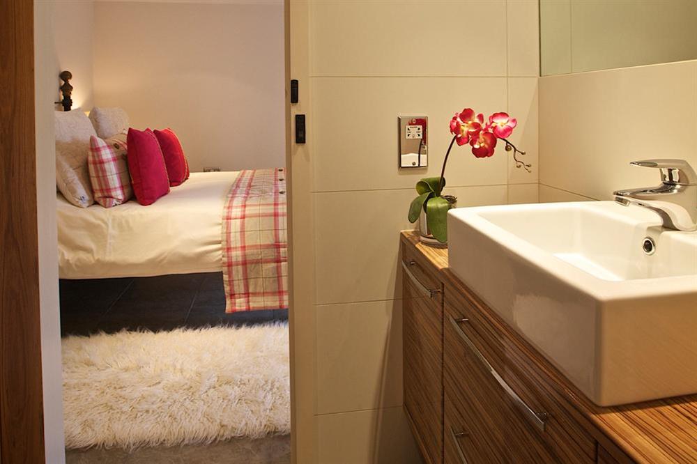 En suite shower room to the master bedroom at Cola's Tonne in , Salcombe