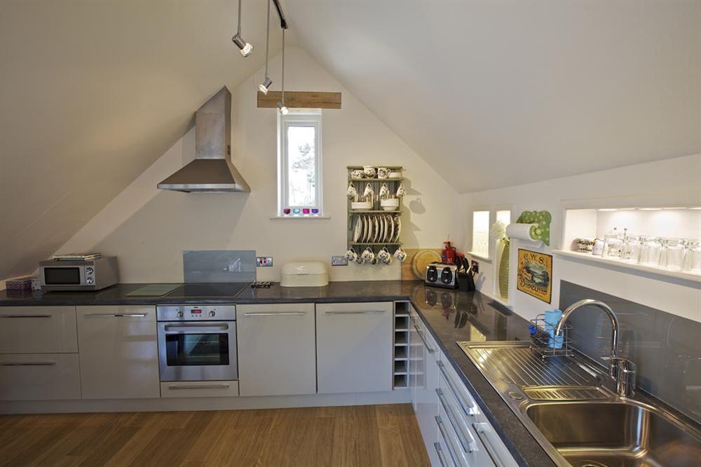 Modern, well equipped kitchen at Cola's Tonne in , Salcombe