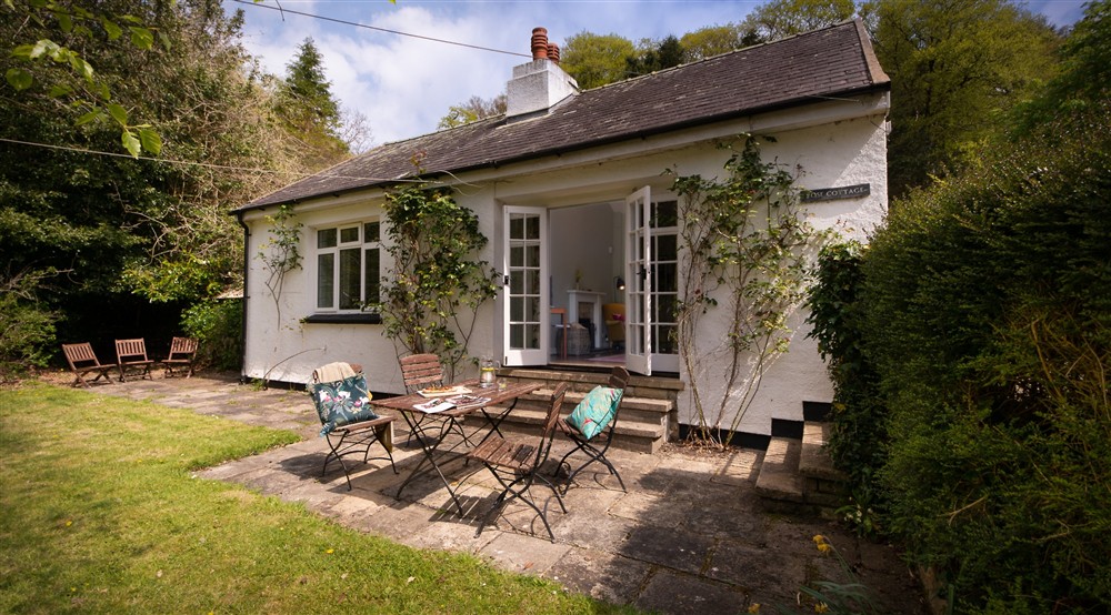 The outdoor seating area (photo 2) at Colby Rose Cottage in Narberth, Pembrokeshire