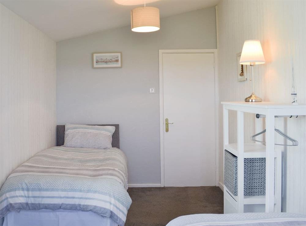 Well presented twin bedroom (photo 2) at Coles Retreat in Anderby Creek, near Skegness, Lincolnshire