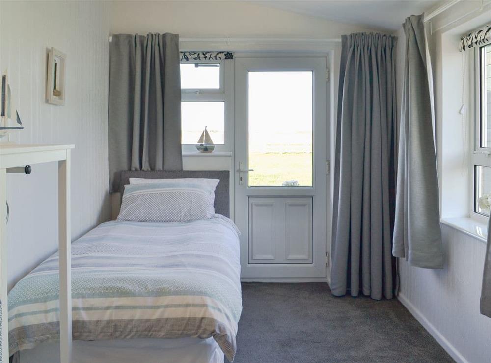 Well presented twin bedroom at Coles Retreat in Anderby Creek, near Skegness, Lincolnshire