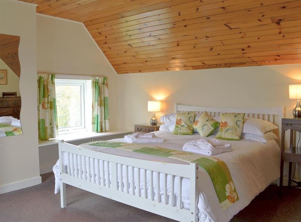 Well presented double bedroom at Collalis in Gartocharn, near Balloch, Dumbartonshire