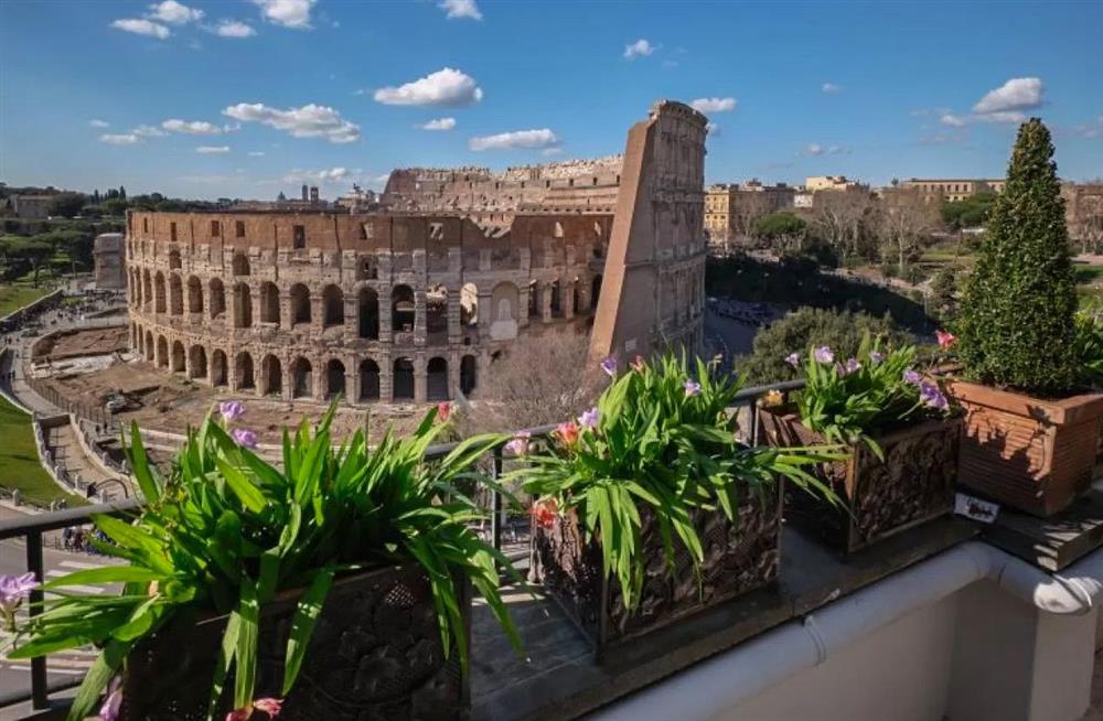 Colosseum View Apartment