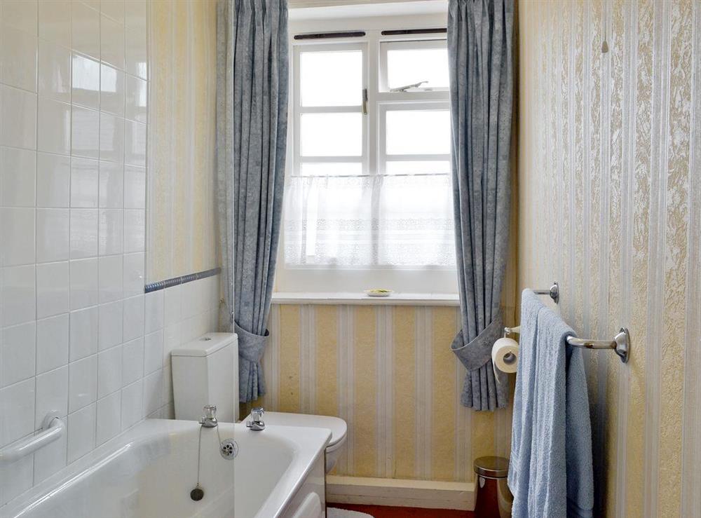 Family bathroom with shower over bath at Columbine Cottage in Ross-on-Wye, Herefordshire