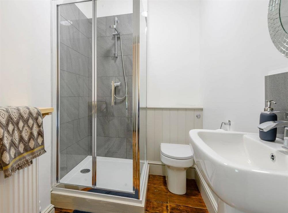 Generous sized�en-suite shower room at Colveston Manor in Mundford, Norfolk