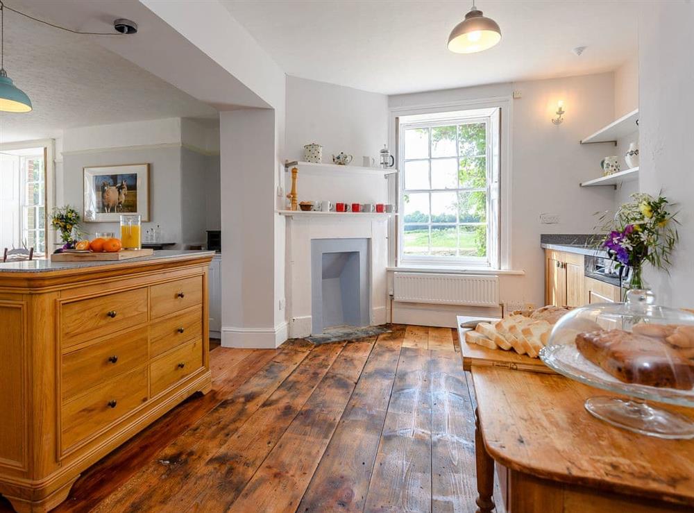 Impressive farmhouse style kitchen/dining room (photo 4) at Colveston Manor in Mundford, Norfolk