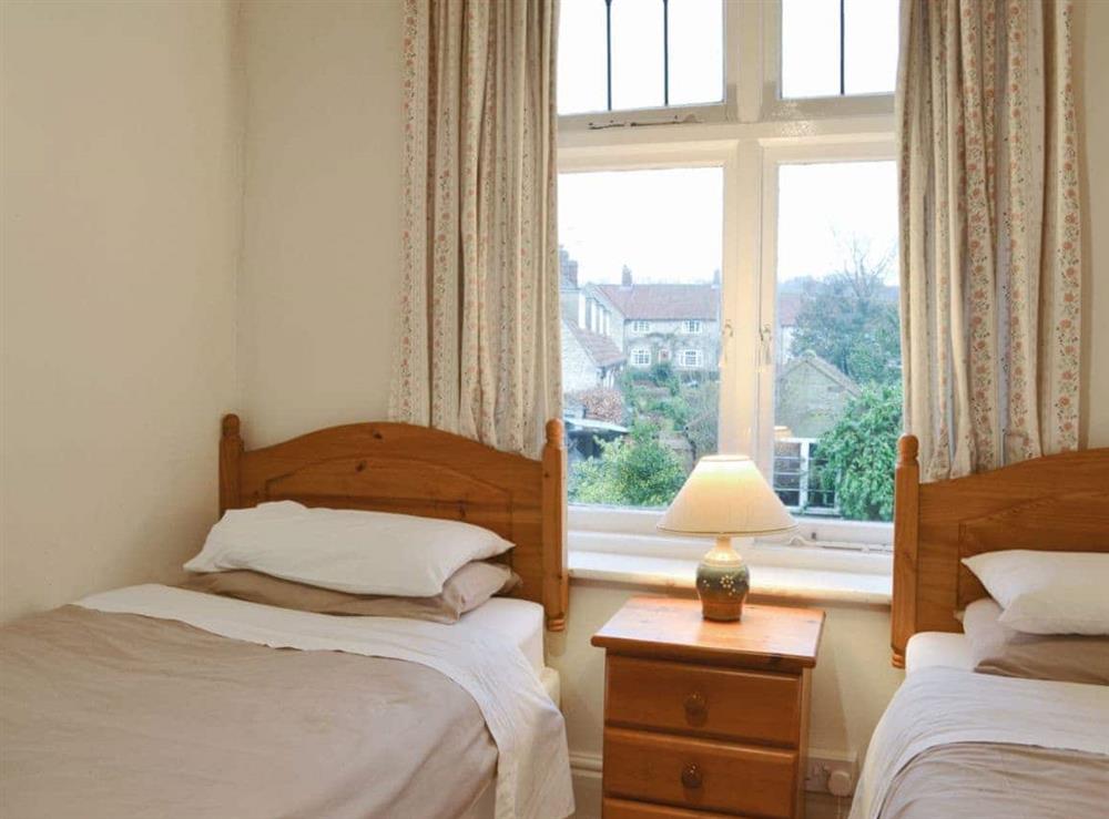 Cosy twin bedroom at Colville House in Helmsley, North Yorkshire