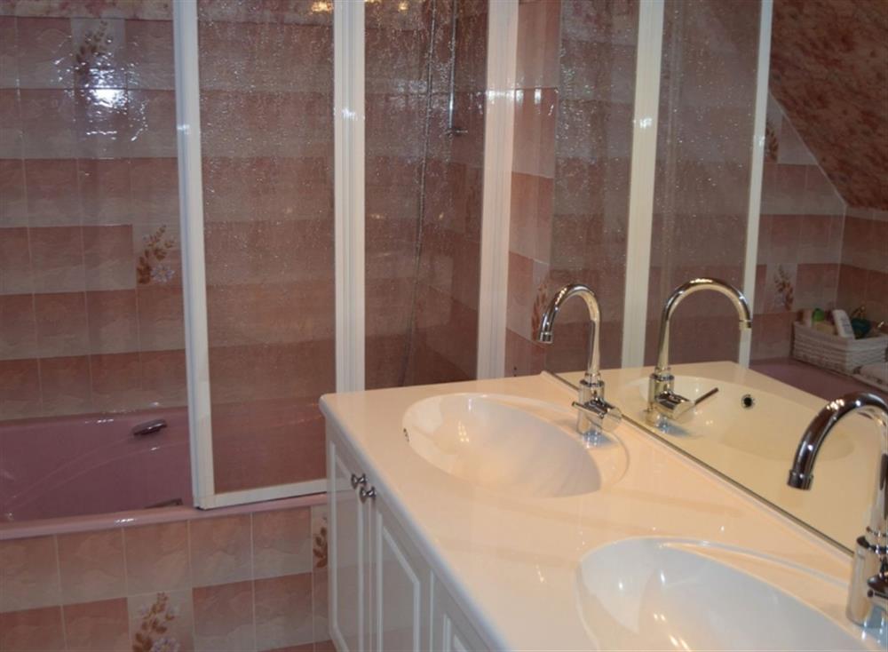 Bathroom at Combrit in Combrit, France